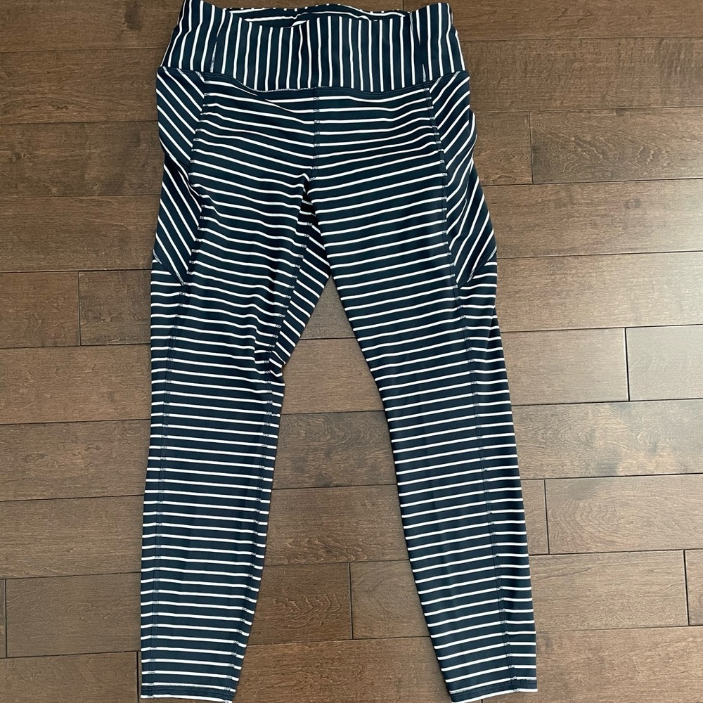EUC Navy and white Athleta workout pants